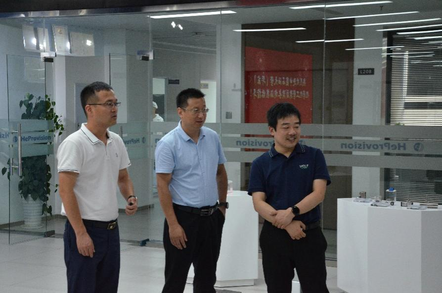 中國石油大學(xué)（華東）安徽校友會會長陳衛(wèi)東、 化學(xué)化工學(xué)院副院長胡涵一行赴航譜時代參觀