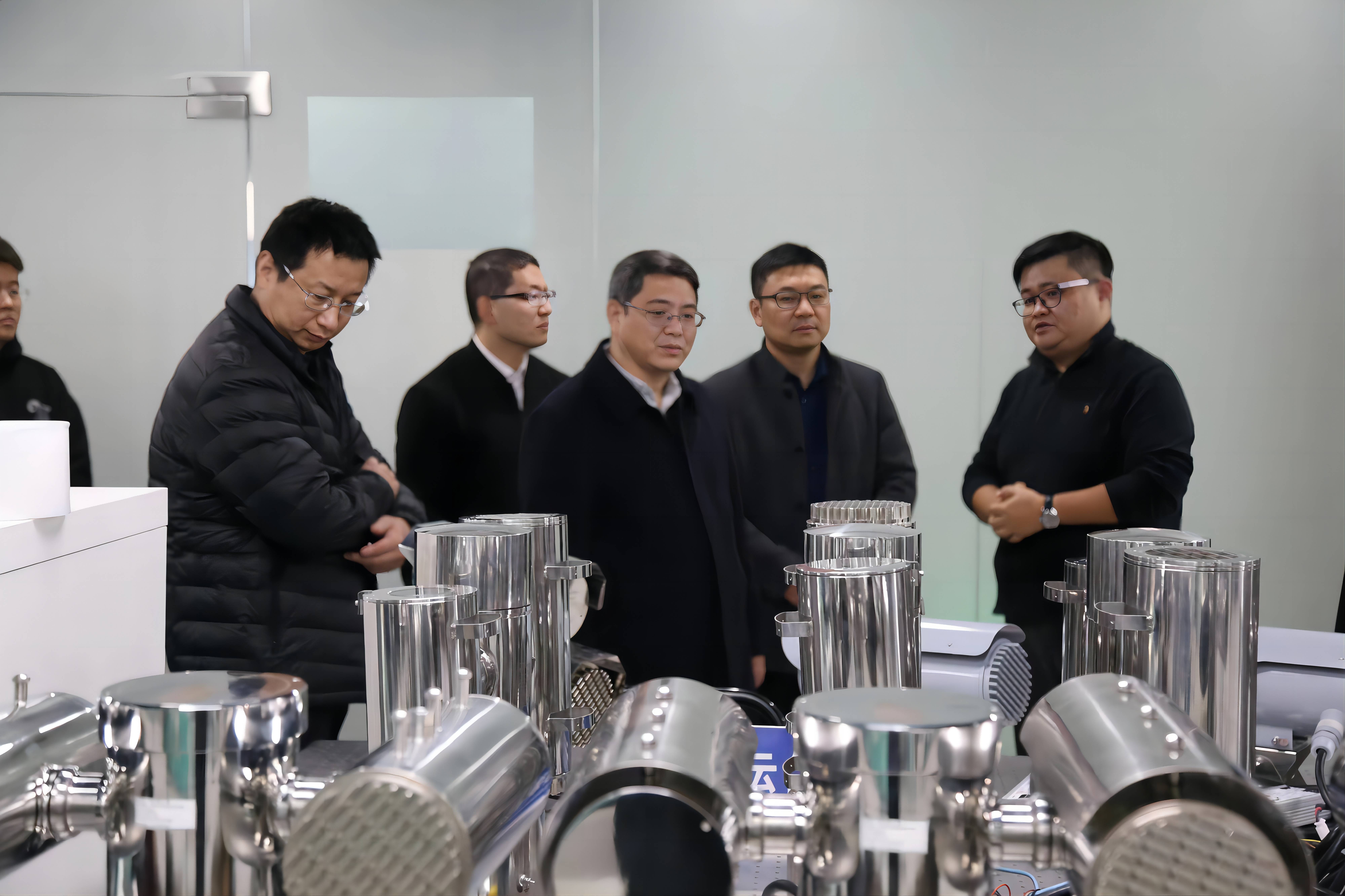 安徽理工大學(xué)人工智能學(xué)院王成軍院長一行赴航譜時代參觀交流